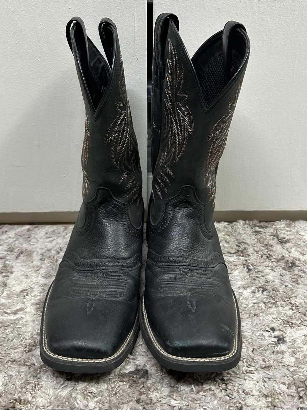 Ariat Black Leather Western Cowboy Boots with Contrast Stitching